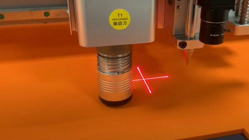 Vibrating knife cutter for die rubber cutting