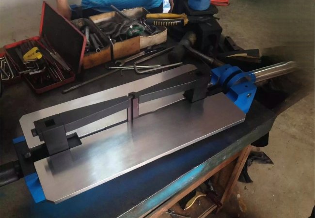 European type manual steel rule bender