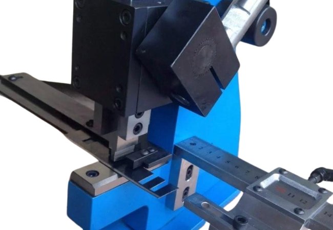 Manual bridging cutter of die maker