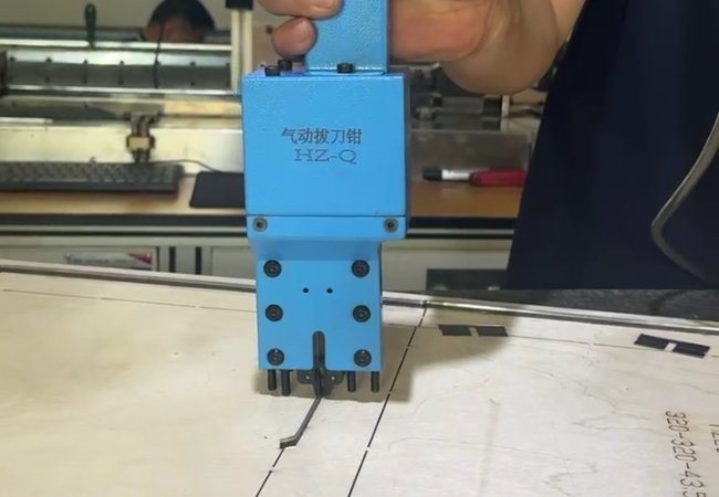pneumatic blades puller